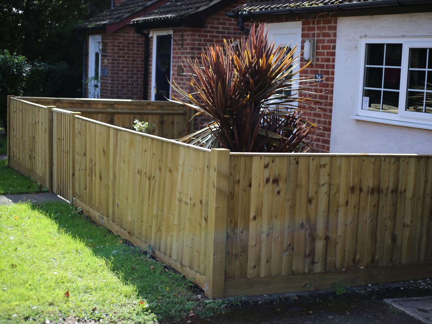 A new timber fence around a front garden in Oxfordshire